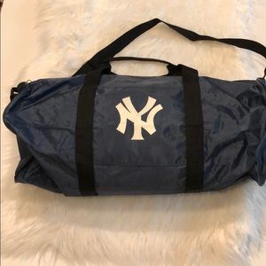 Adidas Yankees small travel bag